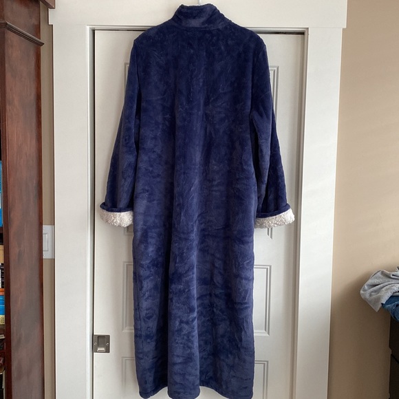 LL Bean Wicked Plush Robe - Picture 2 of 16
